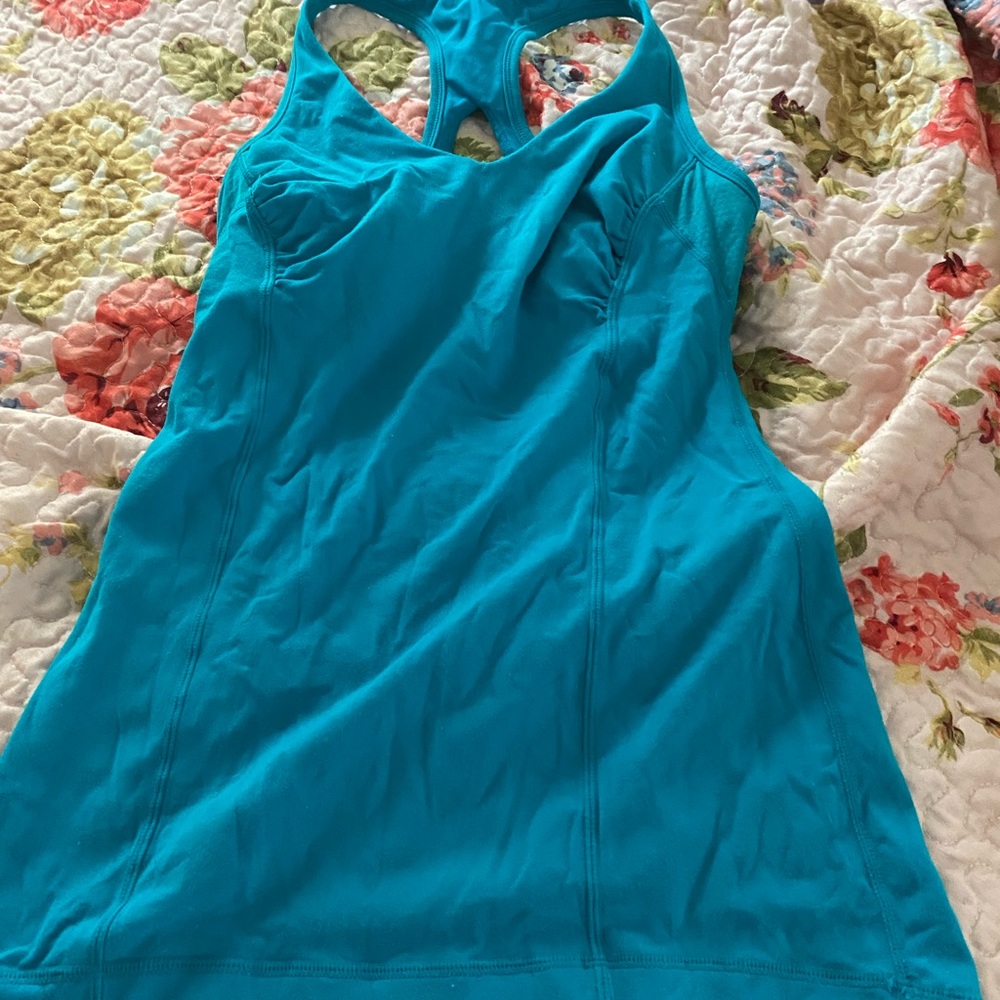 Lululemon size 4 teal workout top